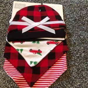 Newborn hat and bib set